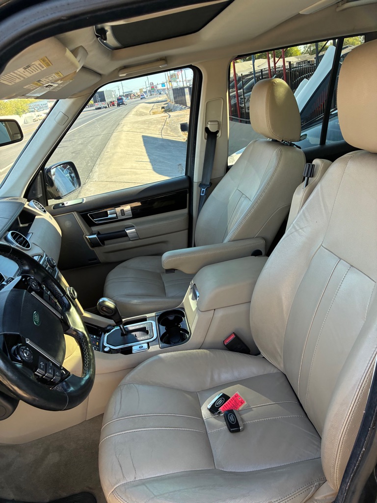 Photo 30 of this LAND ROVER LR4