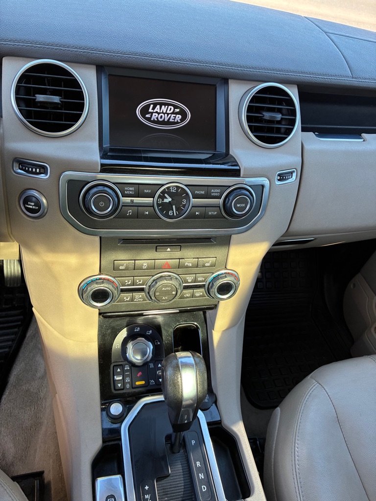 Photo 29 of this LAND ROVER LR4