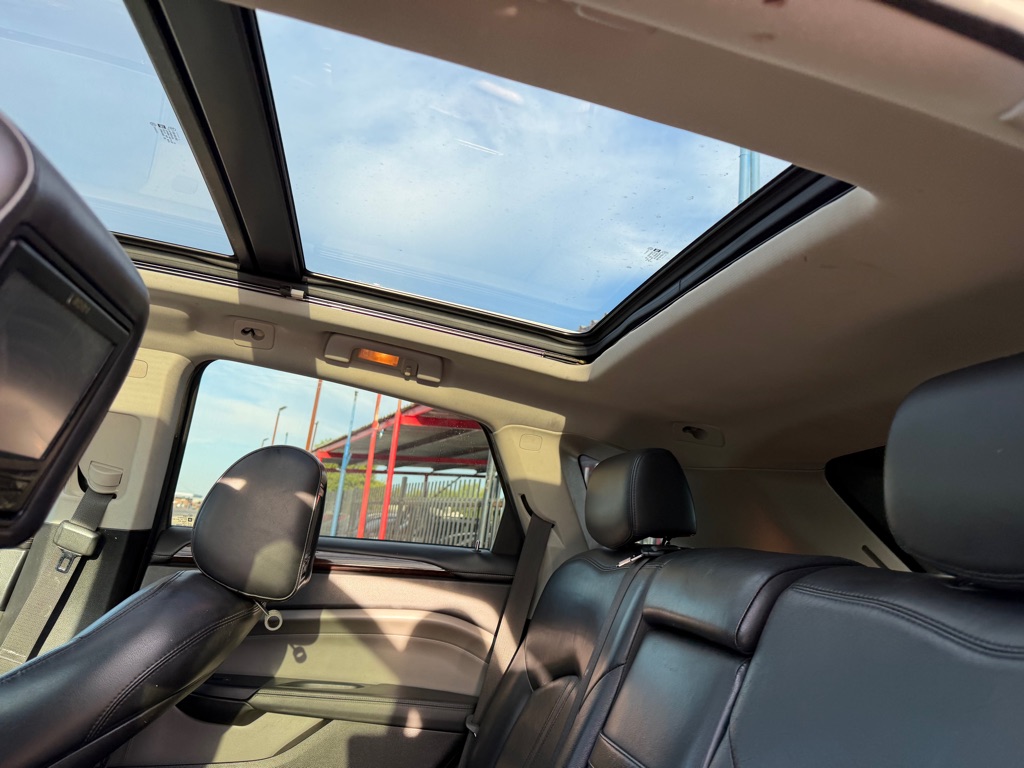 Photo 20 of this CADILLAC SRX