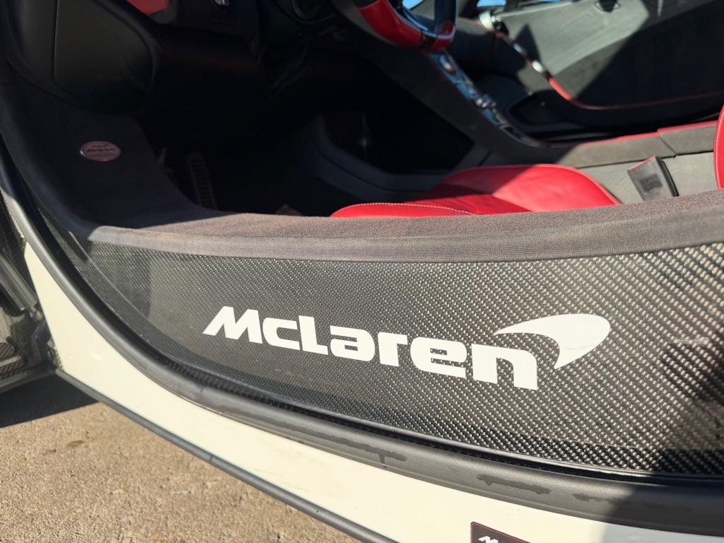 Photo 121 of this MCLAREN AUTOMOTIVE MP4-12C
