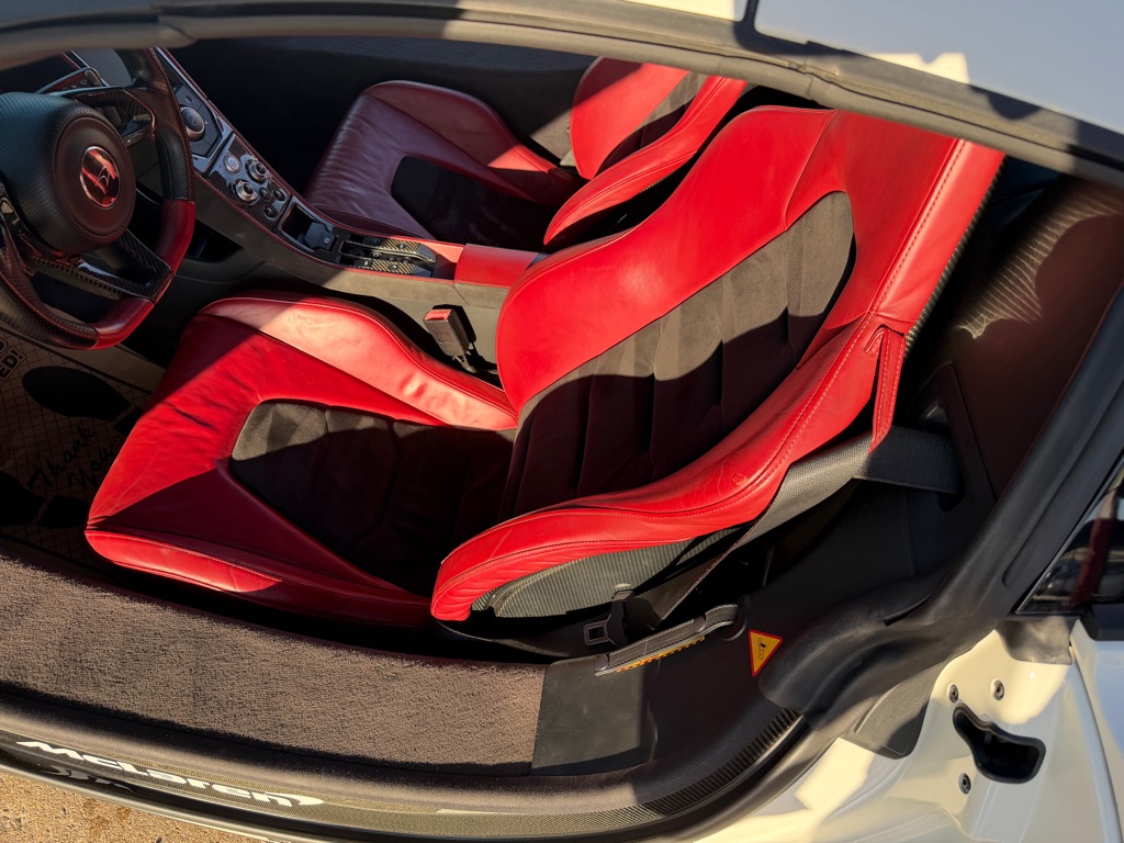 Photo 86 of this MCLAREN AUTOMOTIVE MP4-12C