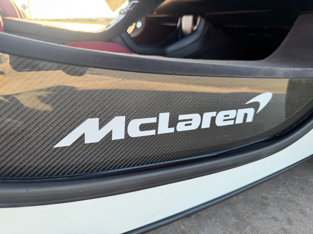 Photo 98 of this MCLAREN AUTOMOTIVE MP4-12C