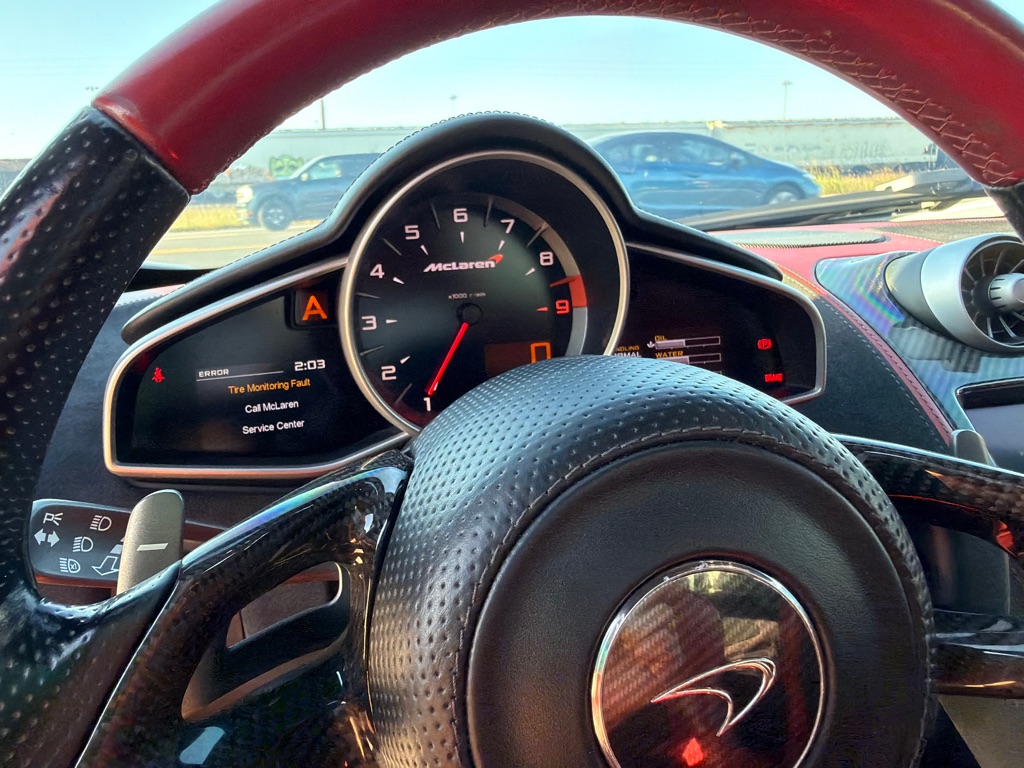 Photo 37 of this MCLAREN AUTOMOTIVE MP4-12C