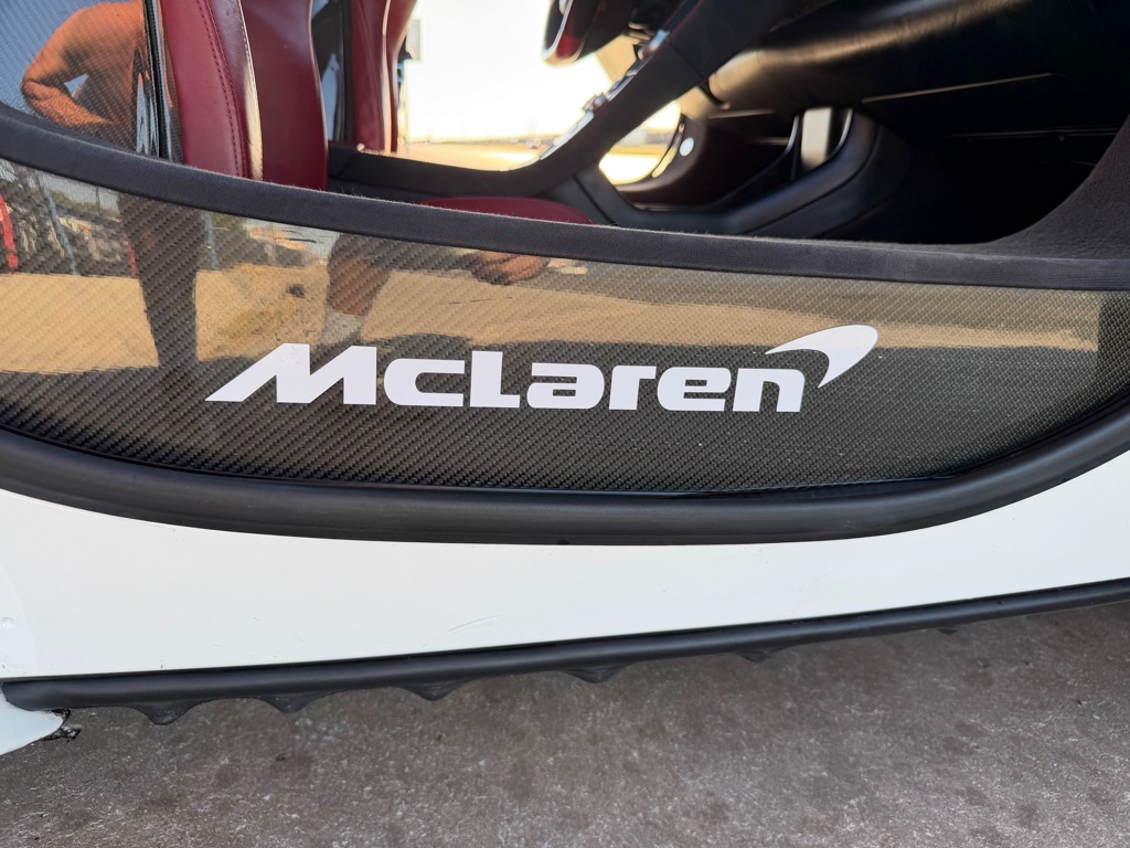 Photo 75 of this MCLAREN AUTOMOTIVE MP4-12C