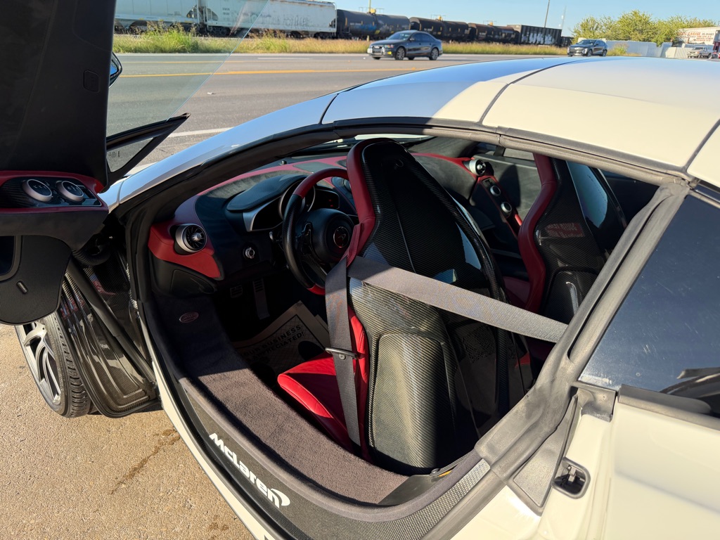 Photo 38 of this MCLAREN AUTOMOTIVE MP4-12C