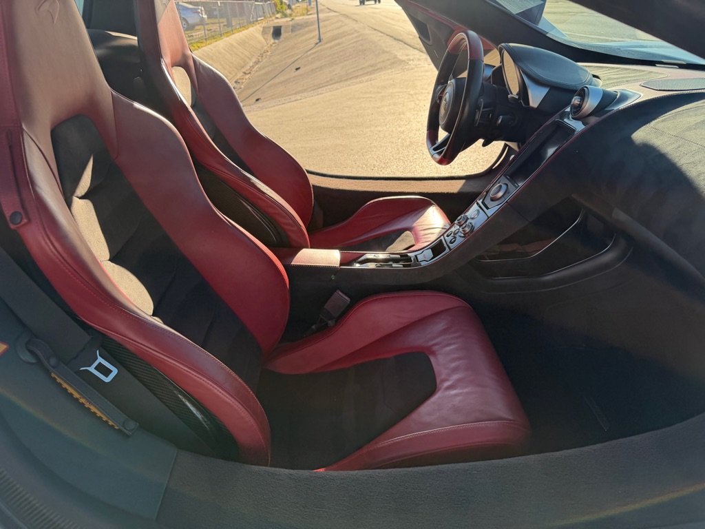 Photo 93 of this MCLAREN AUTOMOTIVE MP4-12C