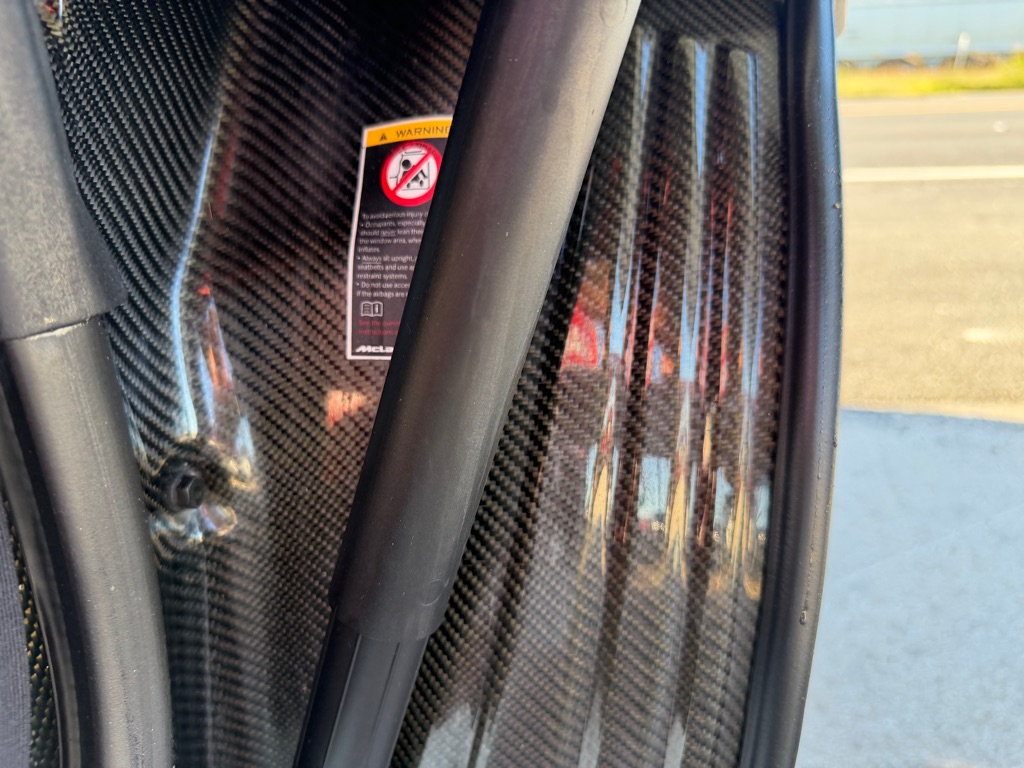 Photo 96 of this MCLAREN AUTOMOTIVE MP4-12C