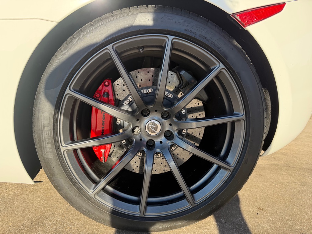 Photo 108 of this MCLAREN AUTOMOTIVE MP4-12C
