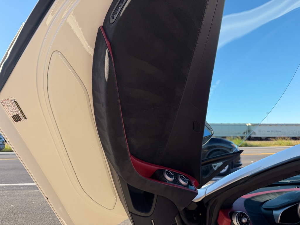 Photo 89 of this MCLAREN AUTOMOTIVE MP4-12C