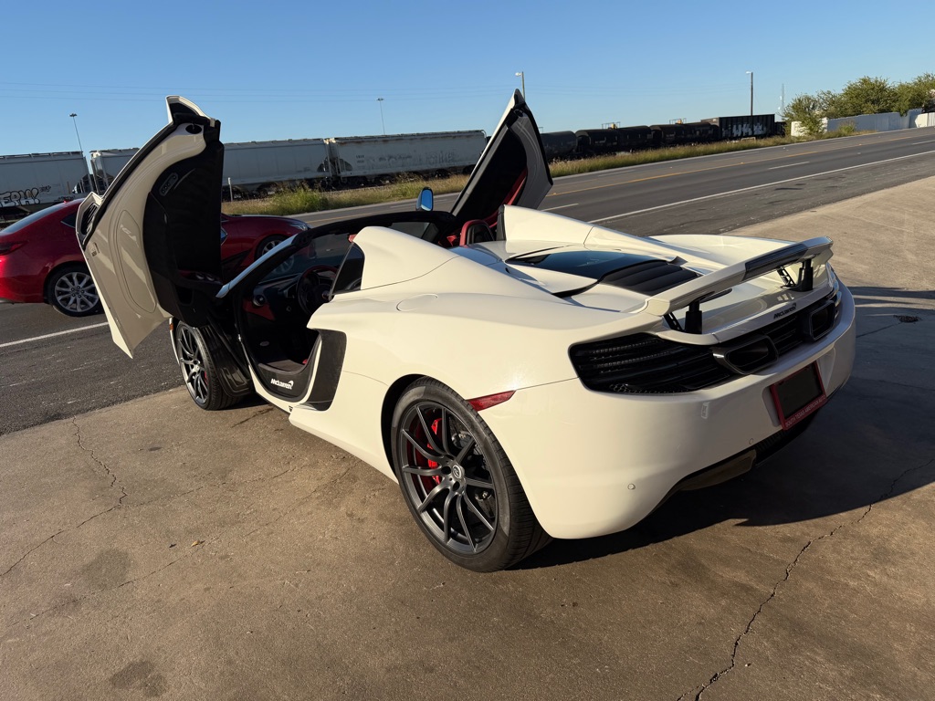 Photo 8 of this MCLAREN AUTOMOTIVE MP4-12C