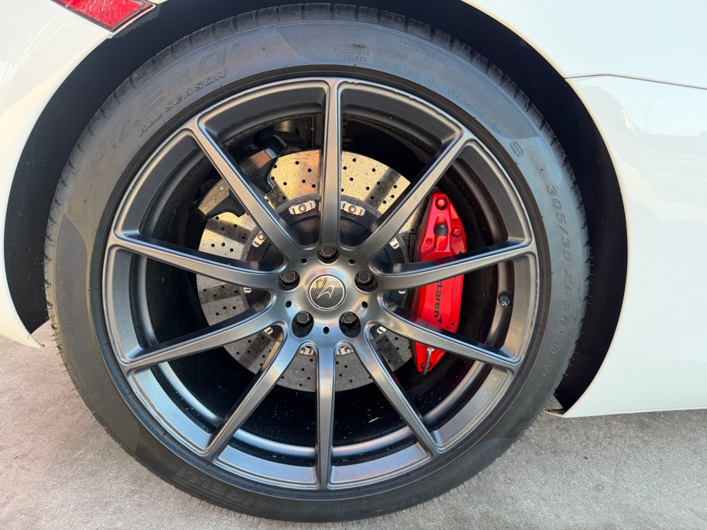 Photo 113 of this MCLAREN AUTOMOTIVE MP4-12C