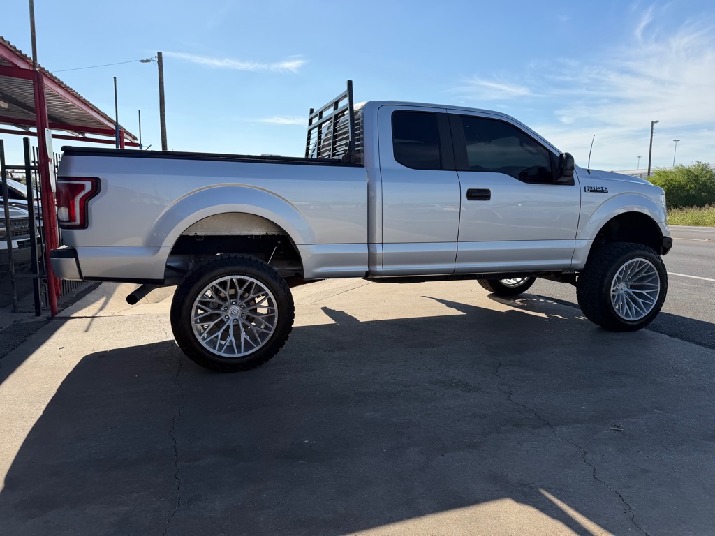 Photo 14 of this FORD F150