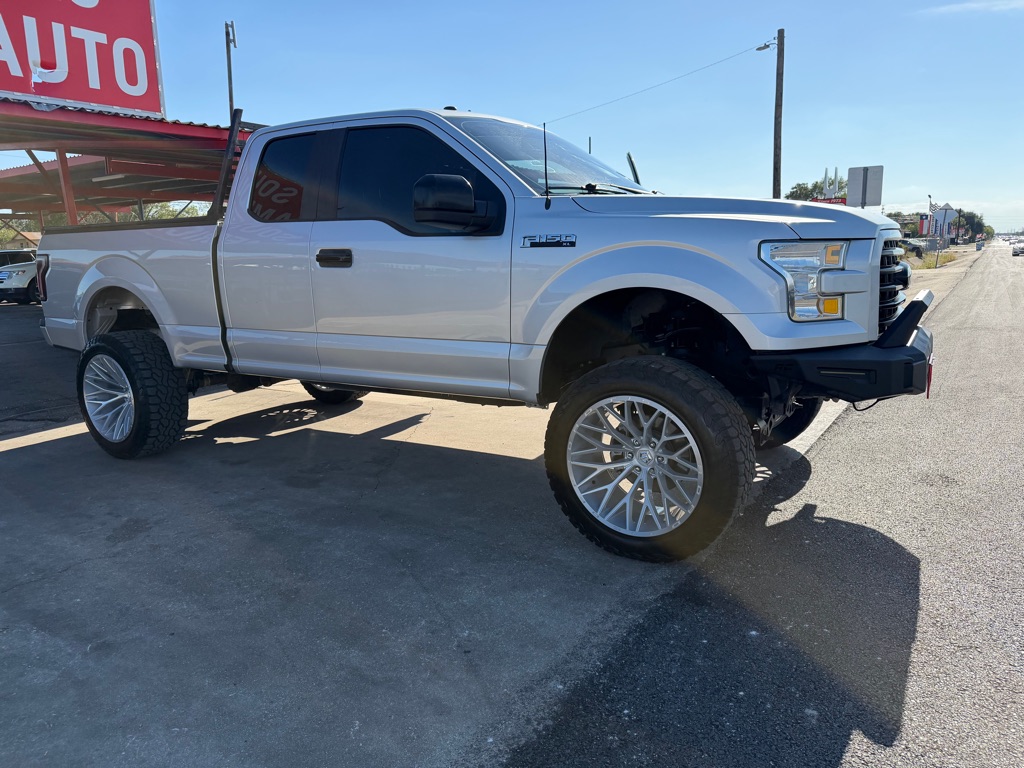 Photo 6 of this FORD F150