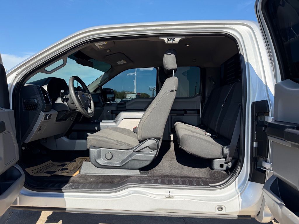 Photo 27 of this FORD F150