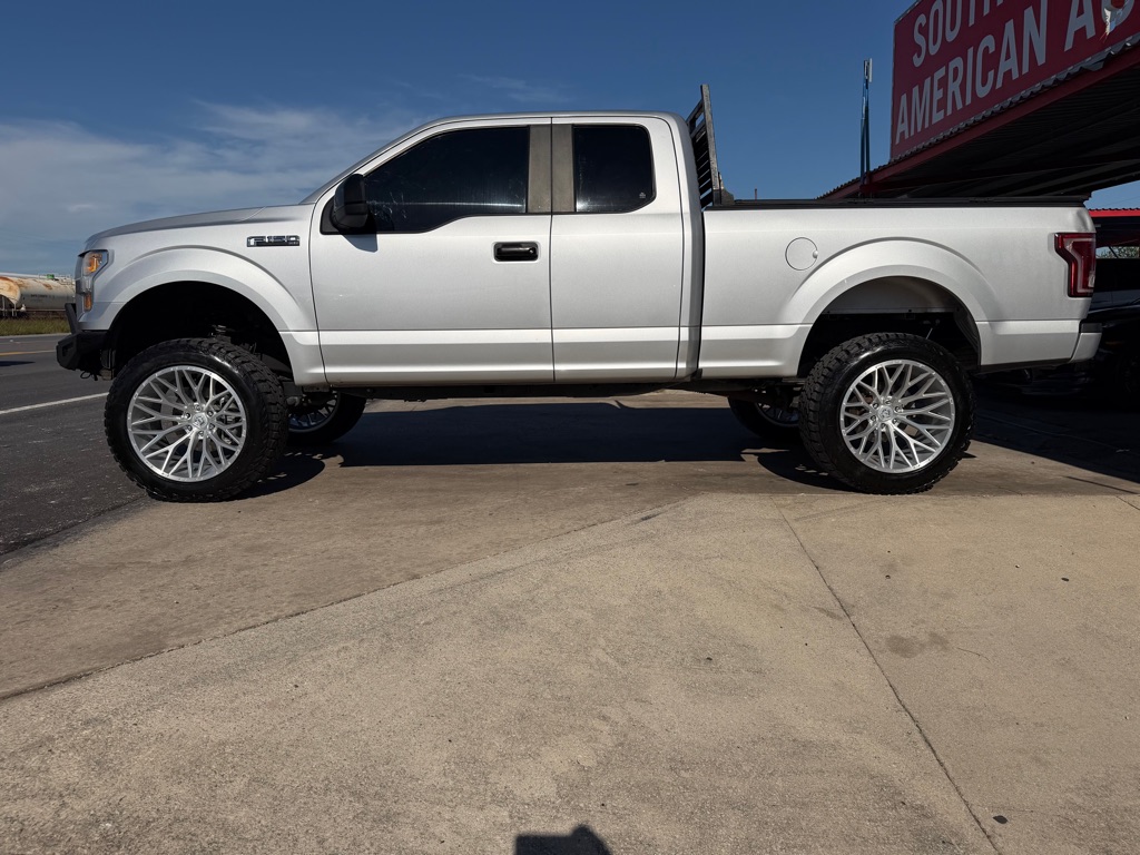 Photo 4 of this FORD F150