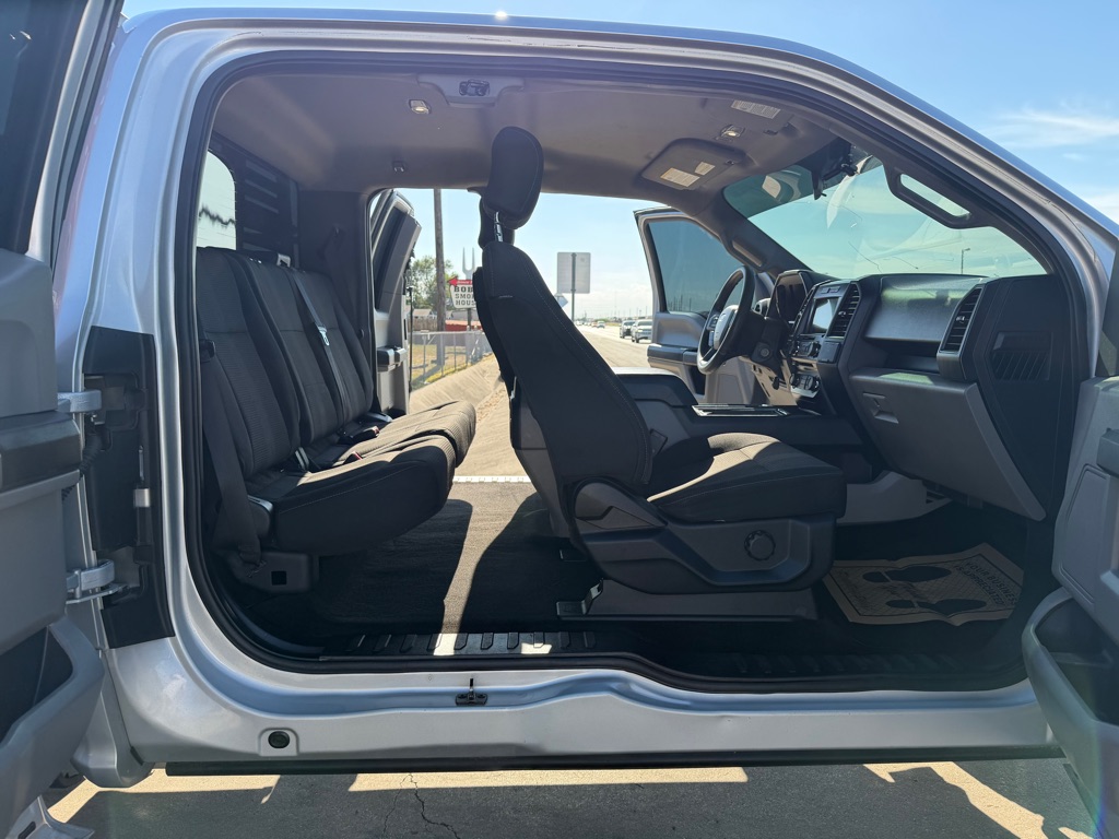 Photo 21 of this FORD F150