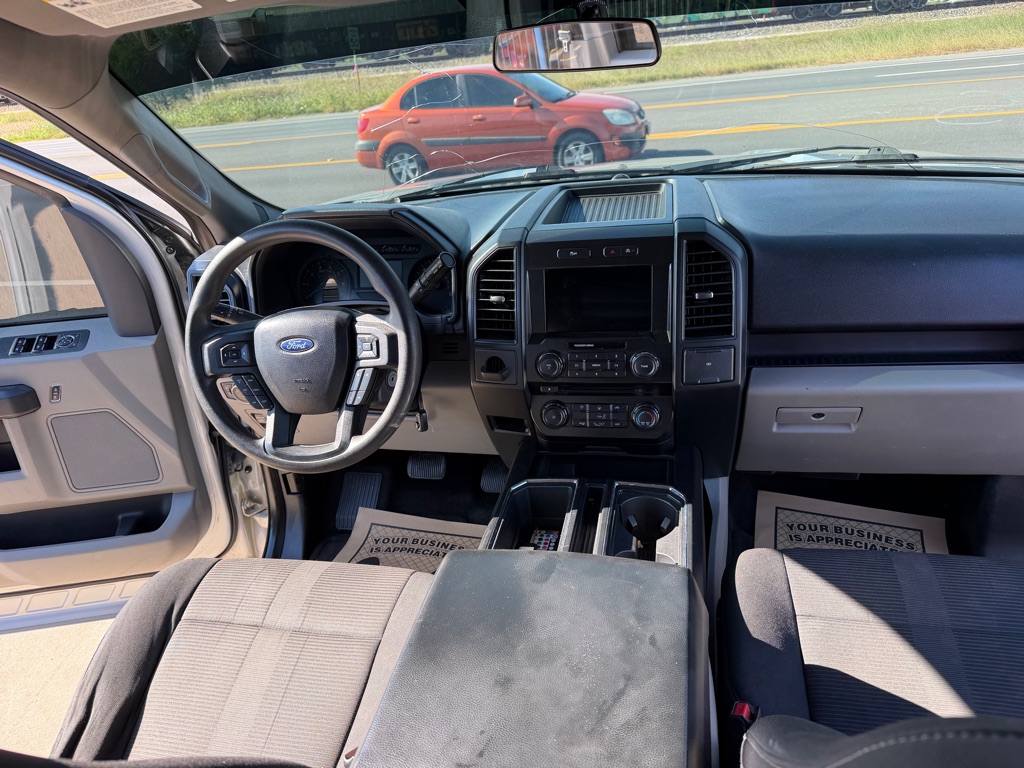Photo 25 of this FORD F150