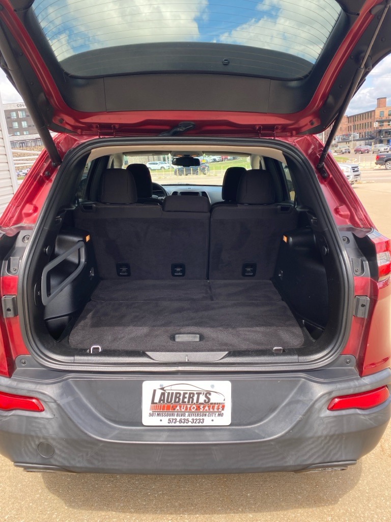 Photo 8 of this JEEP CHEROKEE