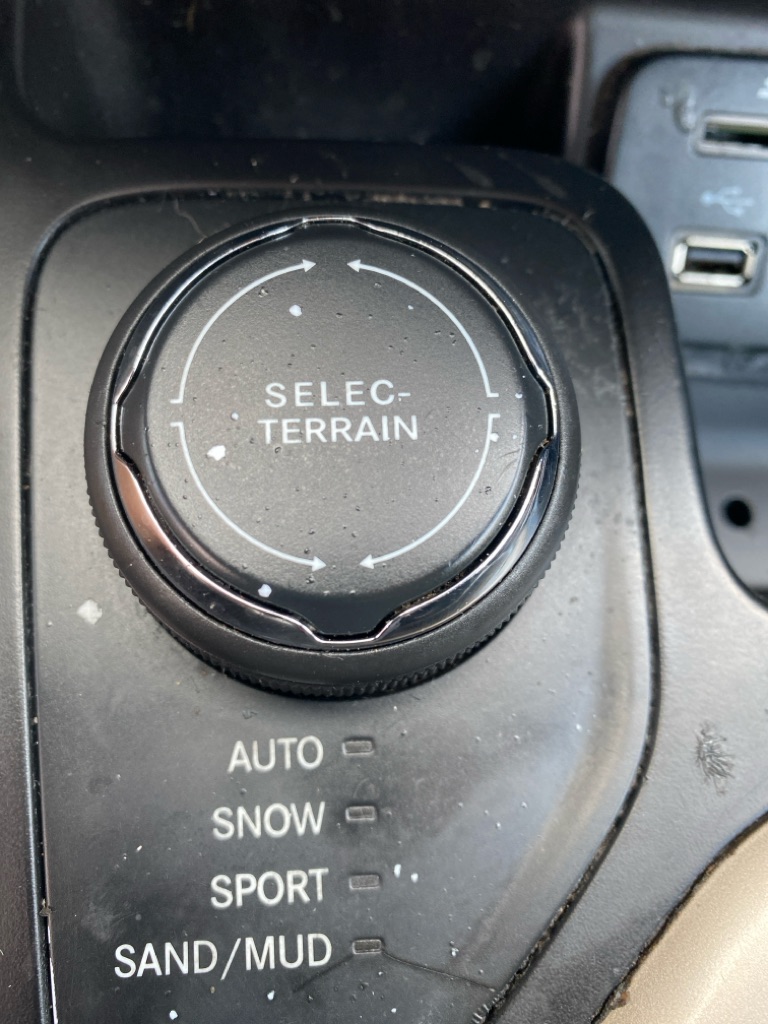 Photo 18 of this JEEP CHEROKEE