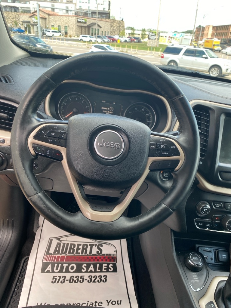 Photo 15 of this JEEP CHEROKEE