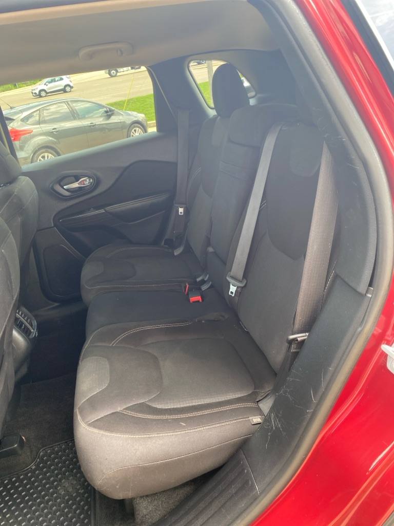 Photo 12 of this JEEP CHEROKEE