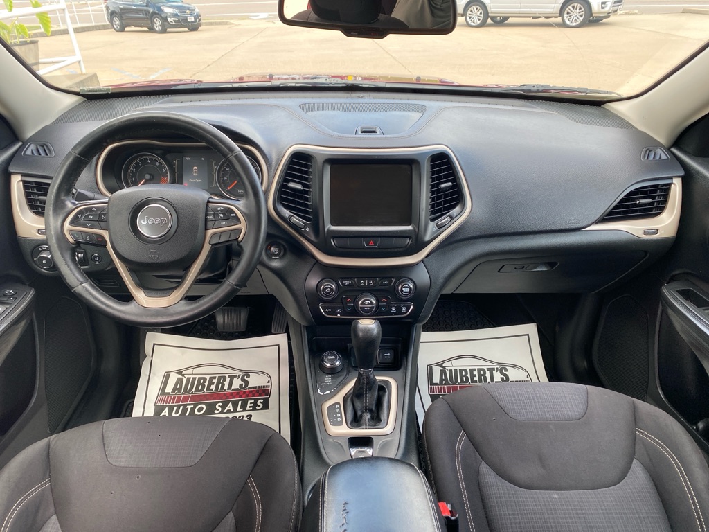Photo 13 of this JEEP CHEROKEE