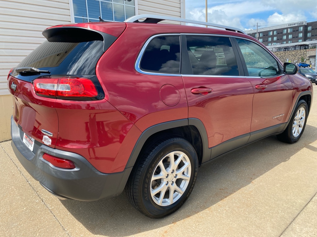 Photo 3 of this JEEP CHEROKEE