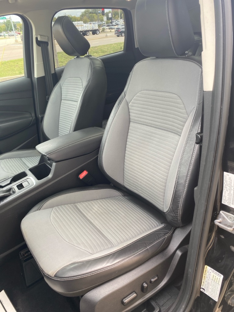 Photo 14 of this FORD ESCAPE