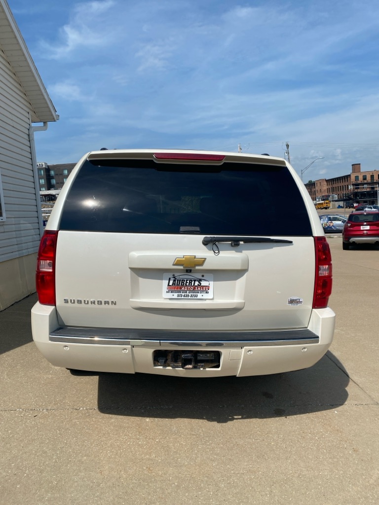 Photo 7 of this CHEVROLET SUBURBAN