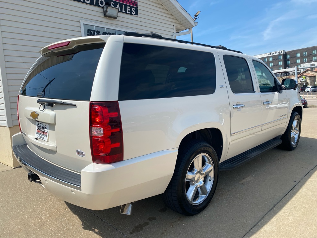 Photo 3 of this CHEVROLET SUBURBAN