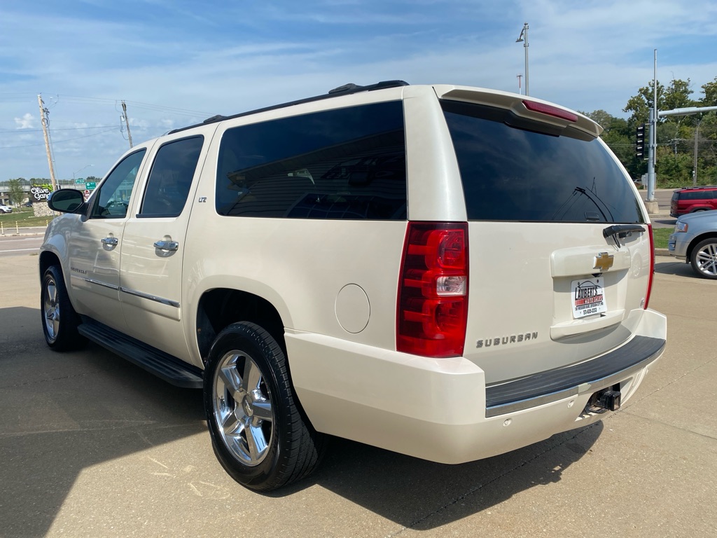 Photo 4 of this CHEVROLET SUBURBAN