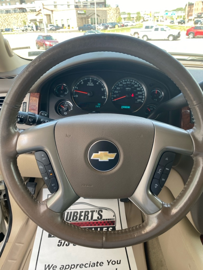 Photo 23 of this CHEVROLET SUBURBAN