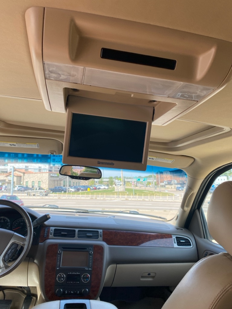 Photo 14 of this CHEVROLET SUBURBAN