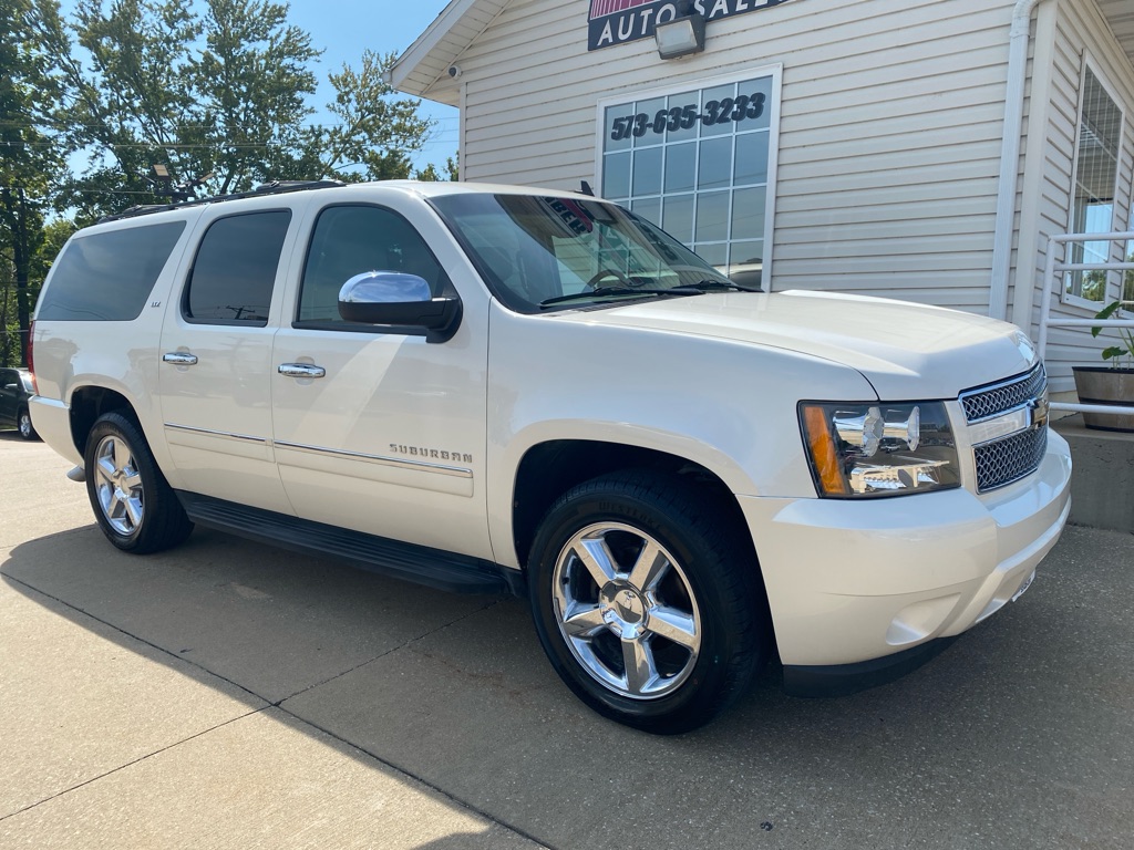 Photo 2 of this CHEVROLET SUBURBAN