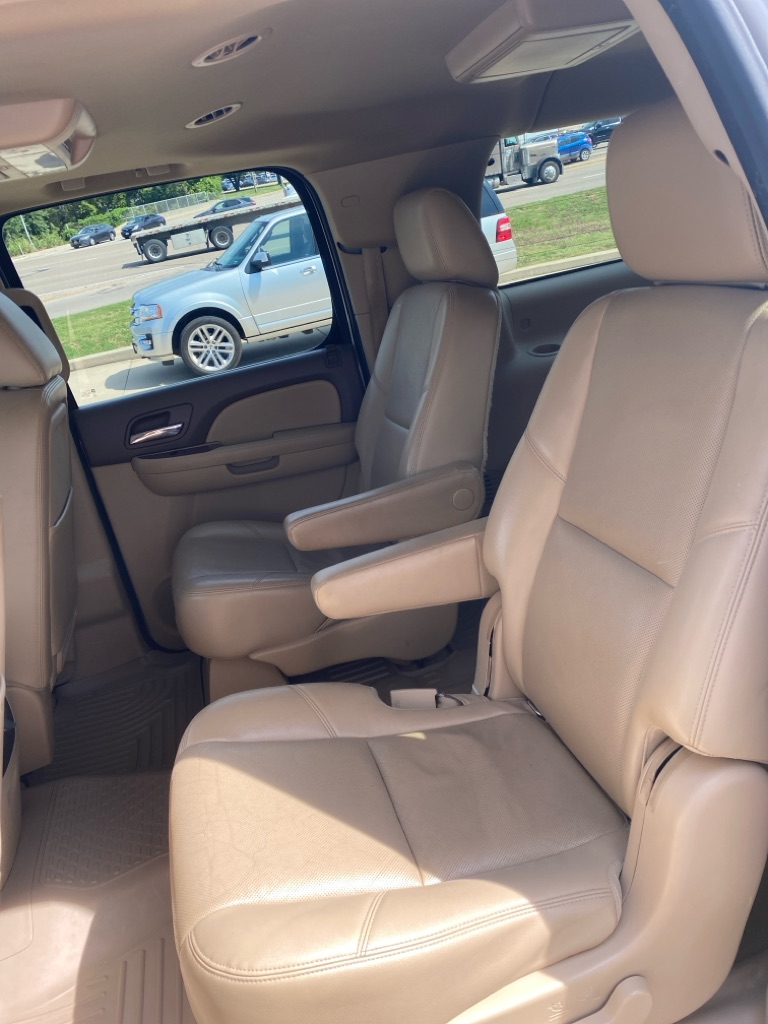 Photo 12 of this CHEVROLET SUBURBAN