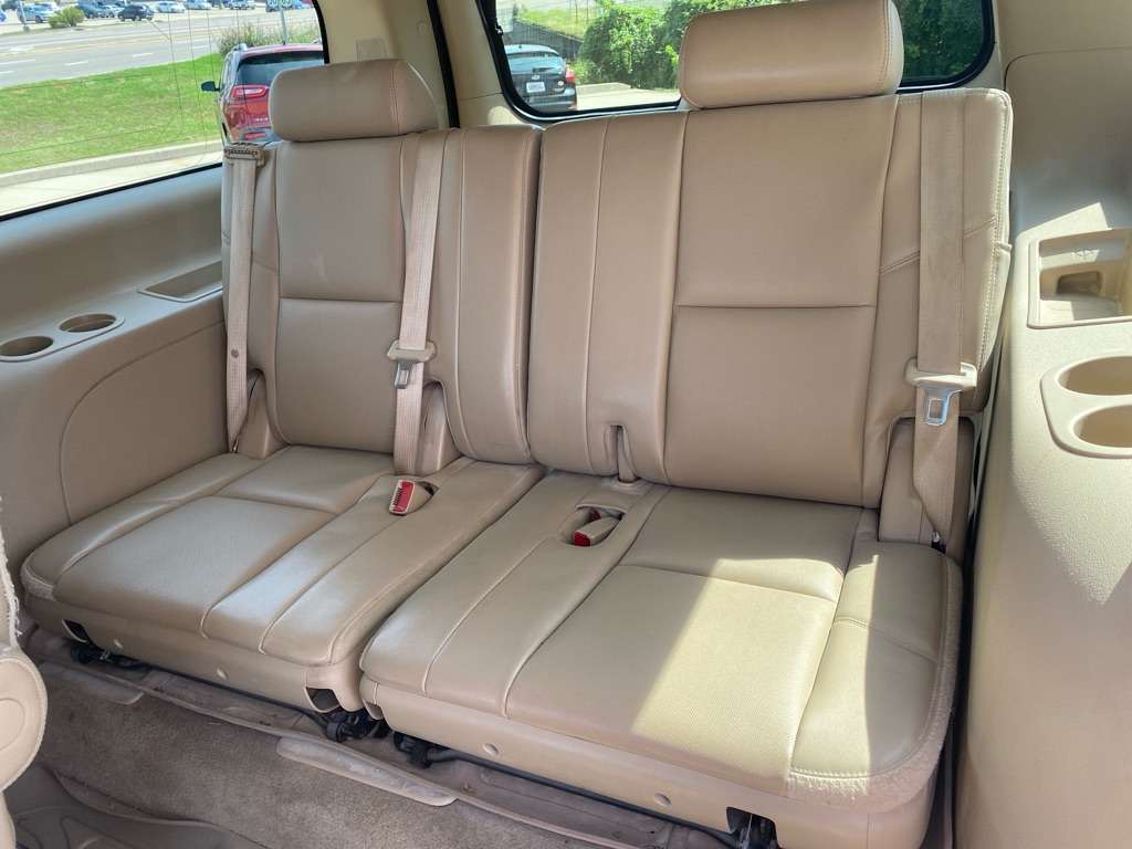 Photo 13 of this CHEVROLET SUBURBAN