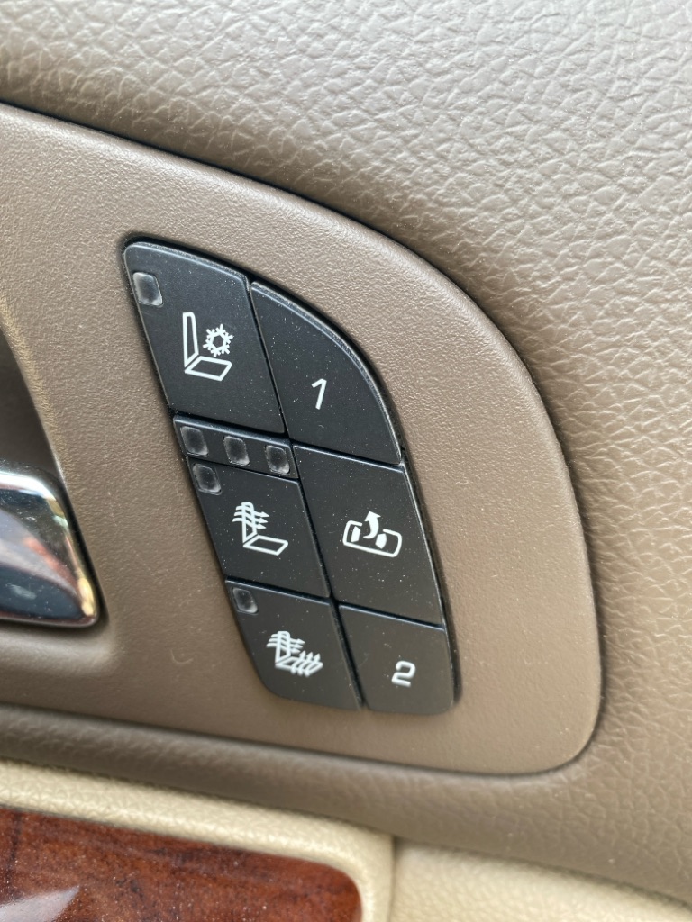 Photo 19 of this CHEVROLET SUBURBAN