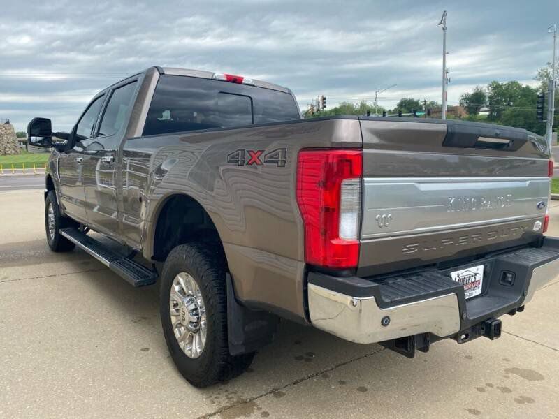 Photo 2 of this FORD F250