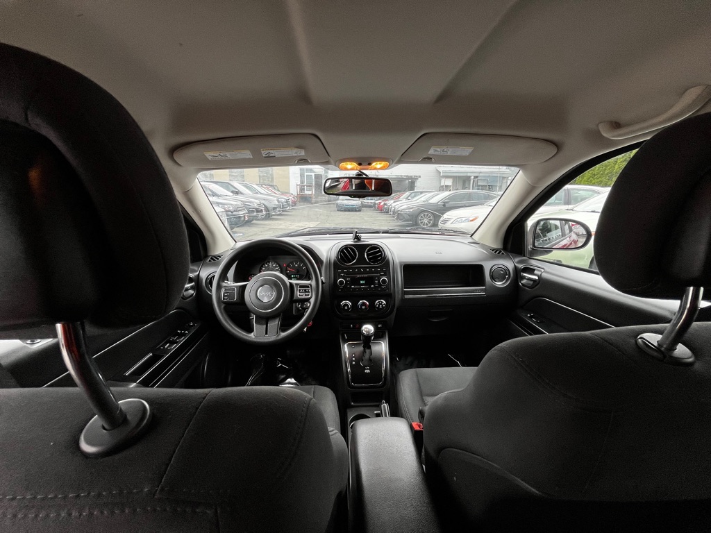 Photo 12 of this JEEP COMPASS
