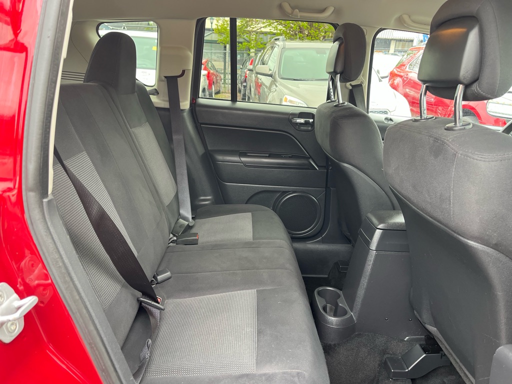 Photo 18 of this JEEP COMPASS