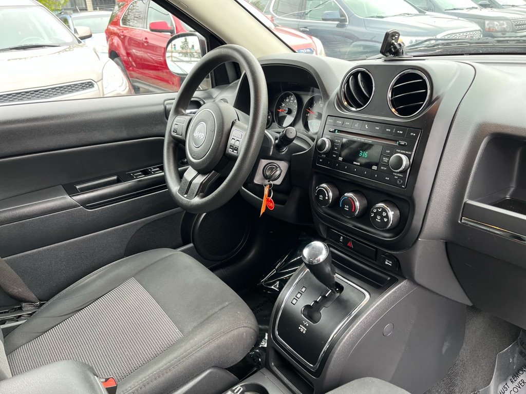 Photo 16 of this JEEP COMPASS