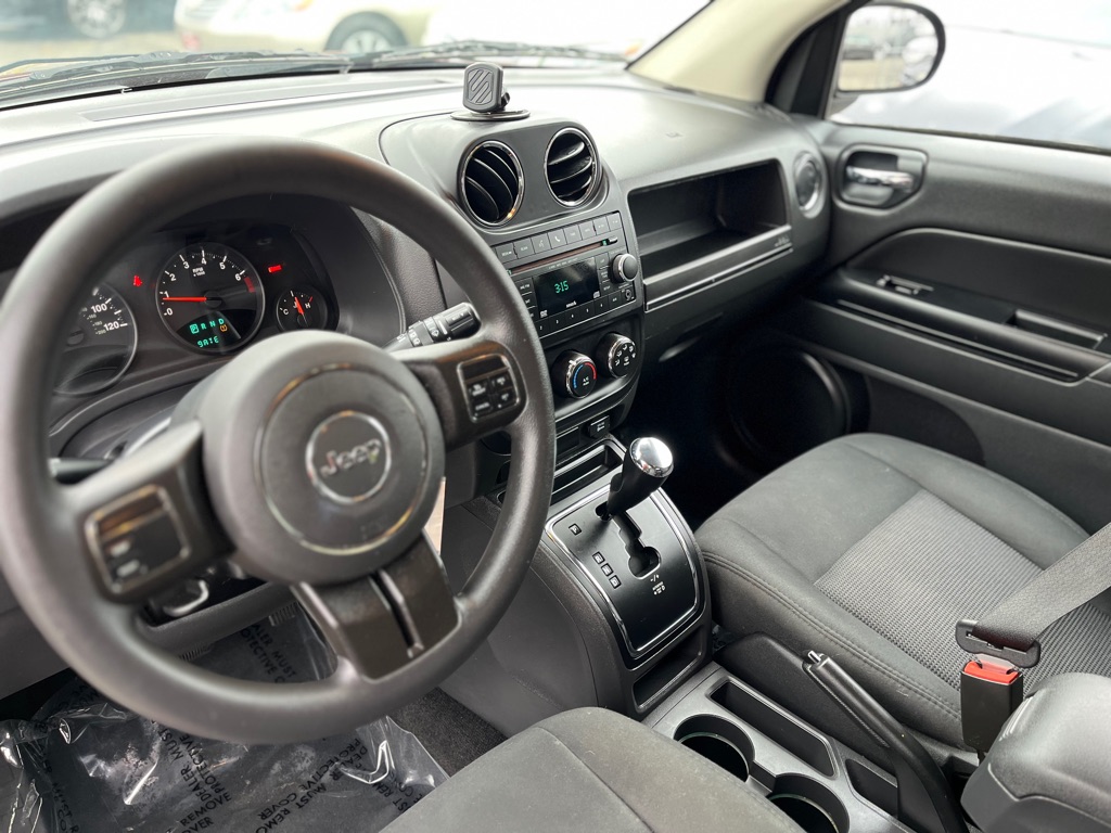 Photo 10 of this JEEP COMPASS