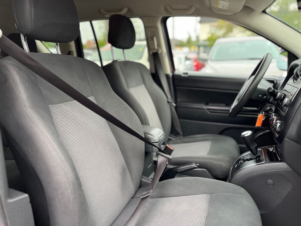 Photo 15 of this JEEP COMPASS