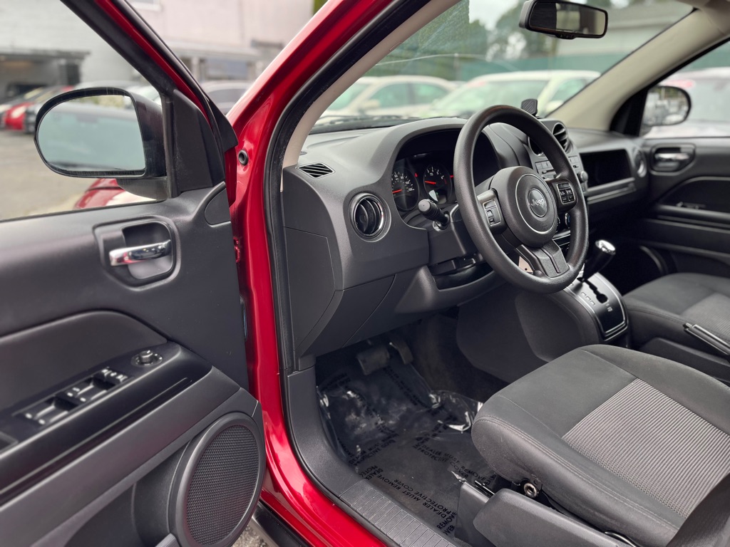 Photo 8 of this JEEP COMPASS