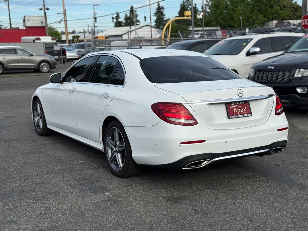 Photo 5 of this MERCEDES-BENZ E-CLASS