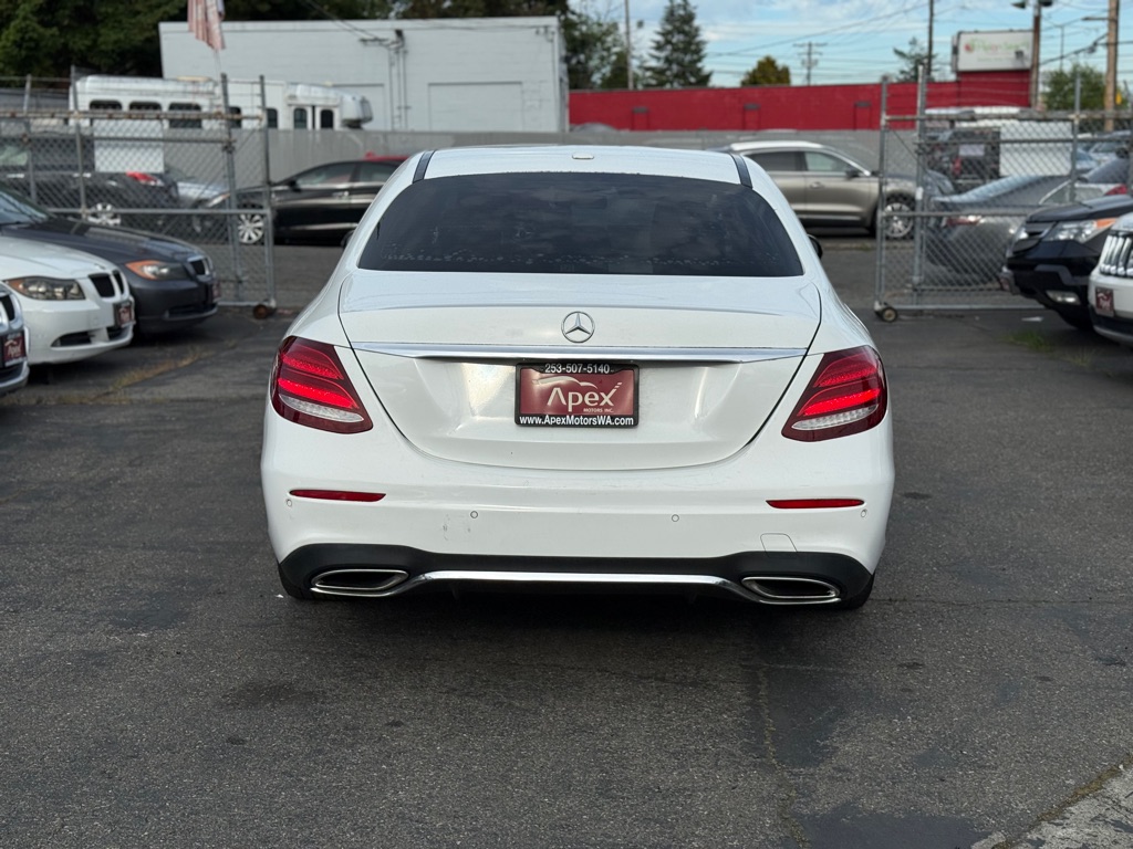 Photo 6 of this MERCEDES-BENZ E-CLASS