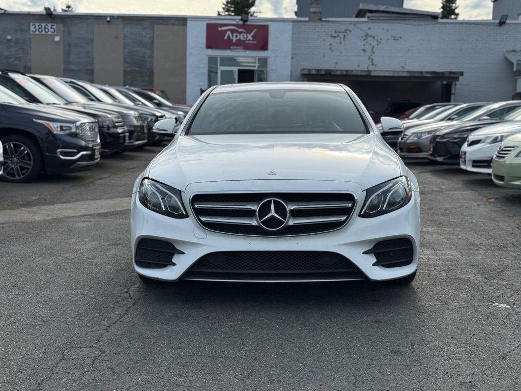 Photo 3 of this MERCEDES-BENZ E-CLASS