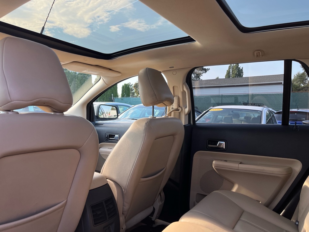 Photo 15 of this FORD EDGE