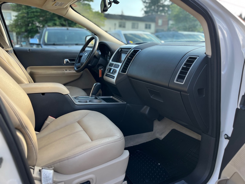 Photo 16 of this FORD EDGE