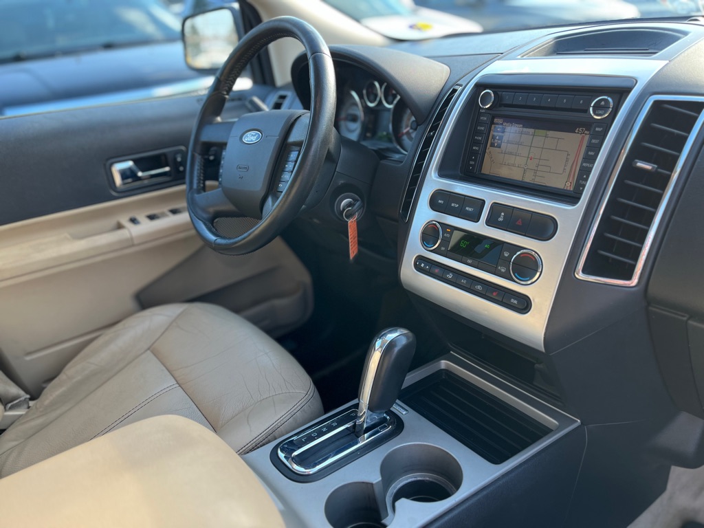 Photo 18 of this FORD EDGE